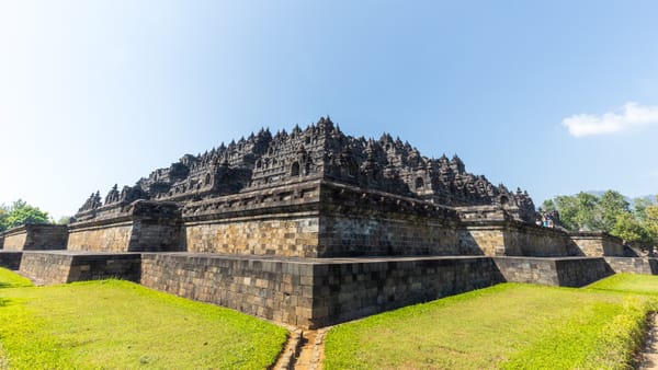A Diagonal Profile of Candi Borobudur